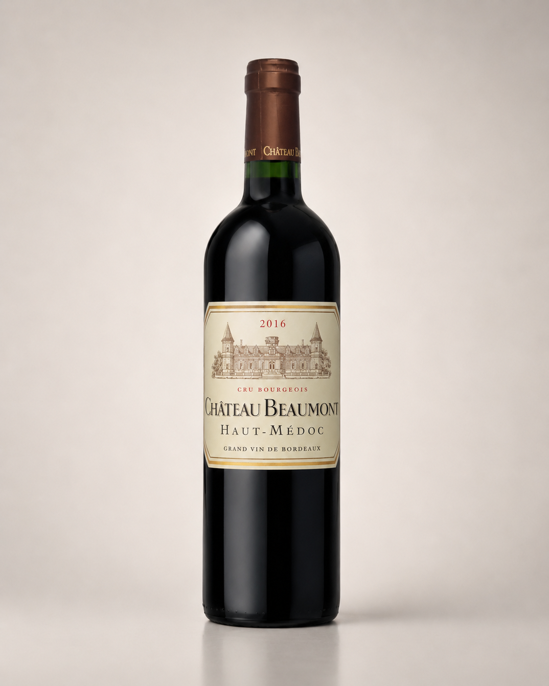 Botella de Château Beaumont 2016 — Haut-Médoc Cru Bourgeois — Tinto Cabernet Sauvignon