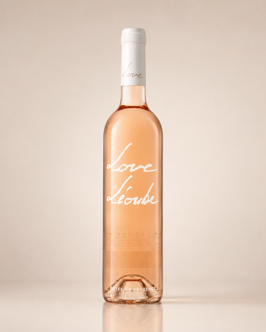 Botella de Love by Léoube Rosé 2025 — Côtes de Provence — Rosado fresco
